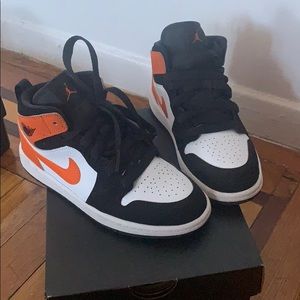 Children’s sneakers Jordan mid 1s